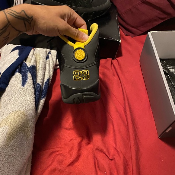 Jordan 9 Charcoal Gold University - Picture 3 of 6